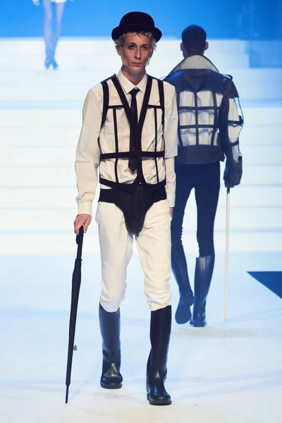 Look 26